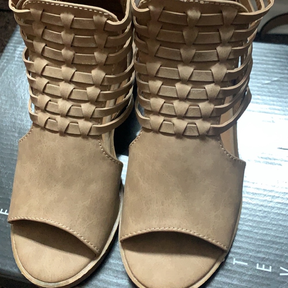 Girls sandals